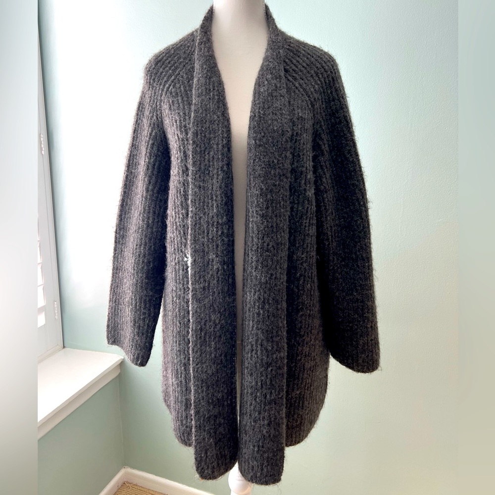 Zara open front sweater.size M. Brand new with tags